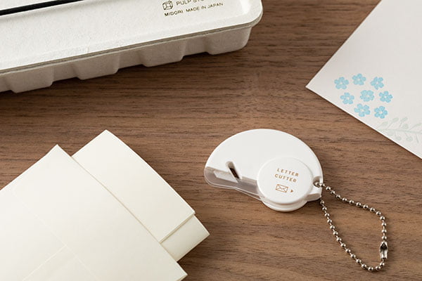 サムネ_（１）封筒をキレイに素早く開封できる「レターカッター」